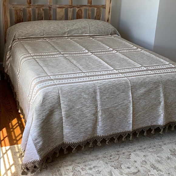 Hand Loom Queen Size cotton Bedspread. - Picture 2 of 8